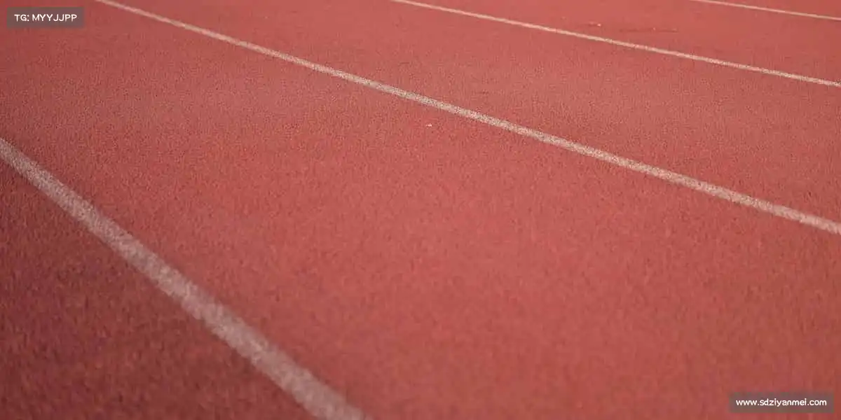 球迷群英汇聚哑铃起落,肌肉舒展,雕刻身材的同时,重塑强大内心💪